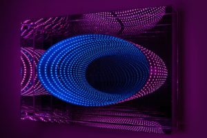 tunnel ellipse, metall spiegel plexiglas led farbwechsel, de buck galerie, new york, 2012