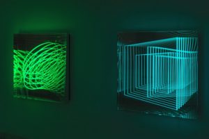 spring + windows, metall spiegel plexiglas led farbwechsel, galerie klaus benden, köln, 2012