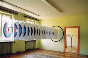 target, papier zielscheiben plexiglas wandfarbe, altes finanzamt rosenheim, 1997