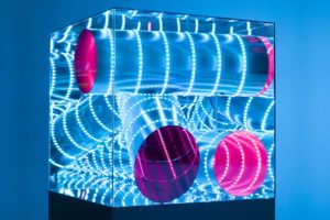 triple tube, maße 170 x 70 x 70 cm, plexiglas spiegel led farbwechsel holz, osthaus museum, hagen, 2013