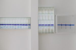 sensitive balance , metall plexiglas wasser silikonöl blau schwimmer, patrick heide contemporary, london, 2008