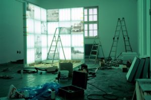 sauber glänzend rein (montageansicht), 33 leuchtkästen, 1999