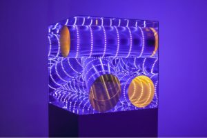 triple tube, maße 170 x 70 x 70 cm, plexiglas spiegel led farbwechsel holz, osthaus museum, hagen, 2013