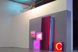 replaced, aluminiumleuchtkästen edelstahlstange wandfarbe und kontaktunterbrecher, museum of contemporary art (msu), zagreb, kroatien, 2011