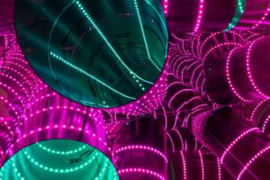 triple tube, maße 170 x 70 x 70 cm, plexiglas spiegel led farbwechsel holz, osthaus museum, hagen, 2013  