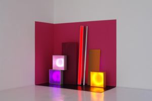 replaced, leuchtkästen edelstahlstange wandfarbe lochblech gummi und kontaktunterbrecher, studio d’arte contemporanea pino casagrande, rom, 2011