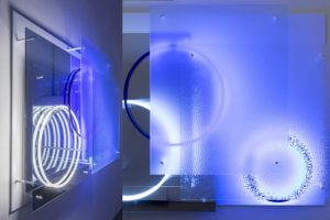  superposition „day night“, uv licht neon metall plexiglas spiegel, 2015