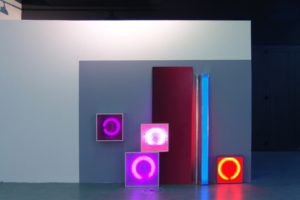 replaced, aluminiumleuchtkästen edelstahlstange wandfarbe und kontaktunterbrecher, museum of contemporary art (msu), zagreb, kroatien, 2011