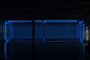 balance, leuchtfolie und inverter, kinetica museum london, 2006