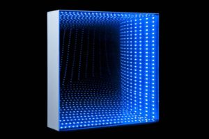   tunnel square, metall spiegel plexiglas, led licht, 2013