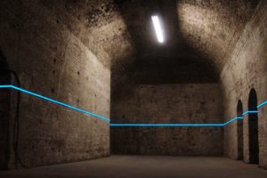 balance - courtesy kinetica mueseum london, leuchtfolie und inverter, shunt - london bridge station, london, 2008